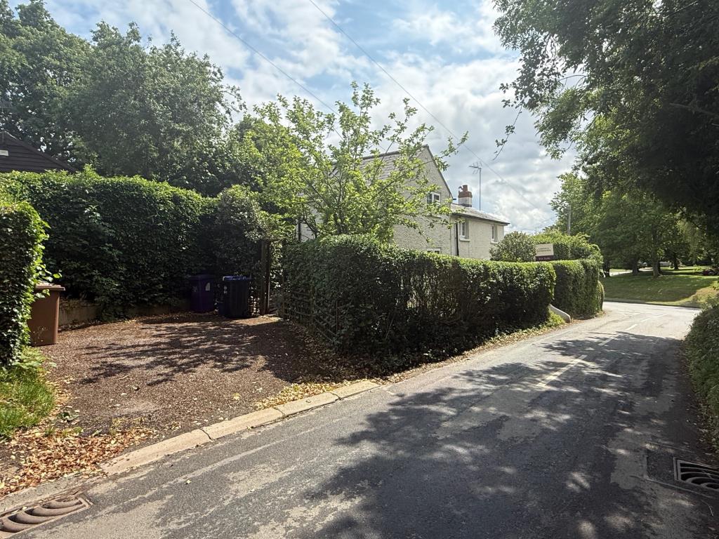 Lot: 150 - PERIOD COTTAGE FOR IMPROVEMENT - Off road parking adjacent to cottage